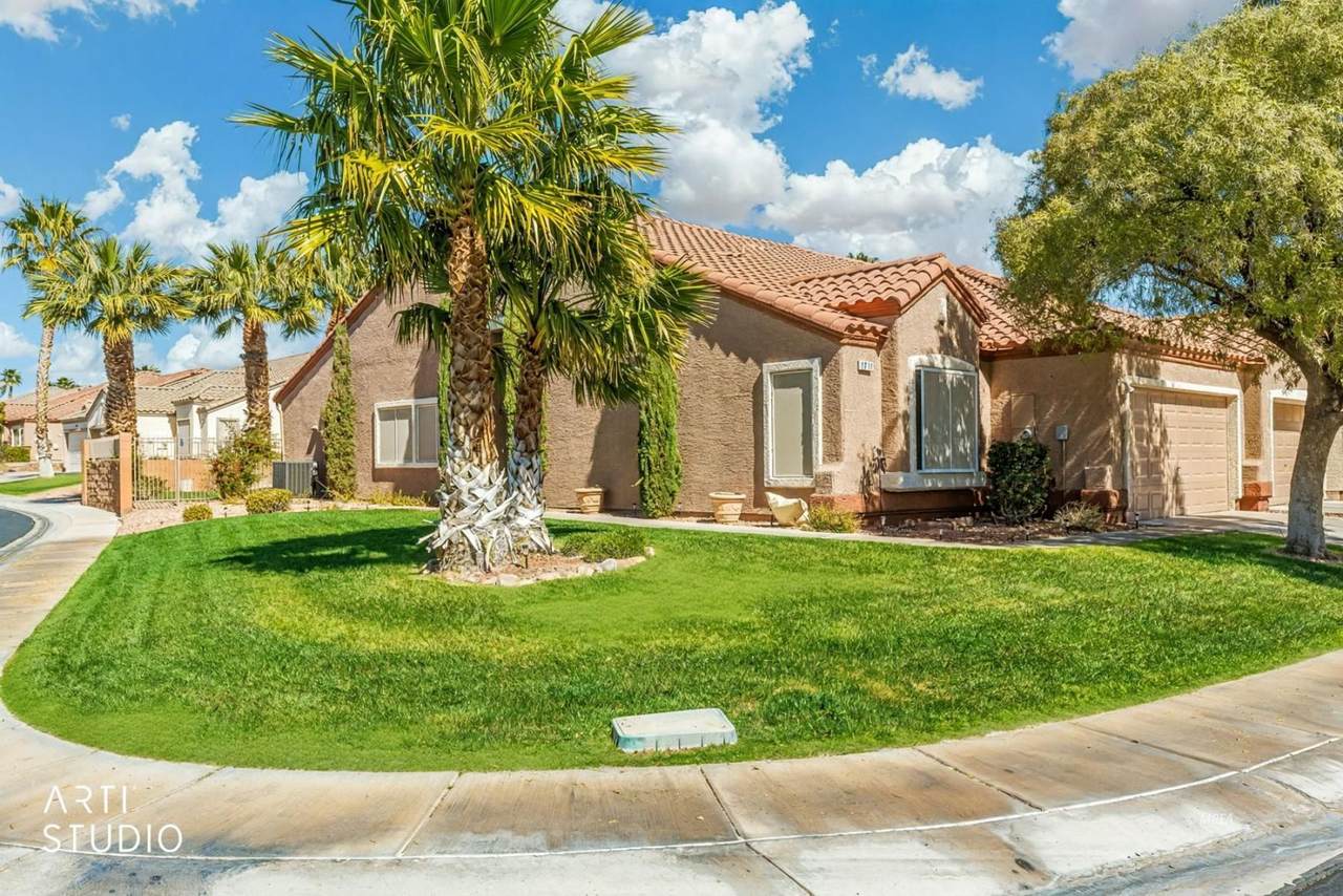 1211 Madrigal Dr - Photo 1