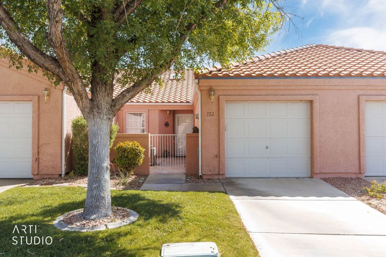 722 Peartree Ln - Photo 1