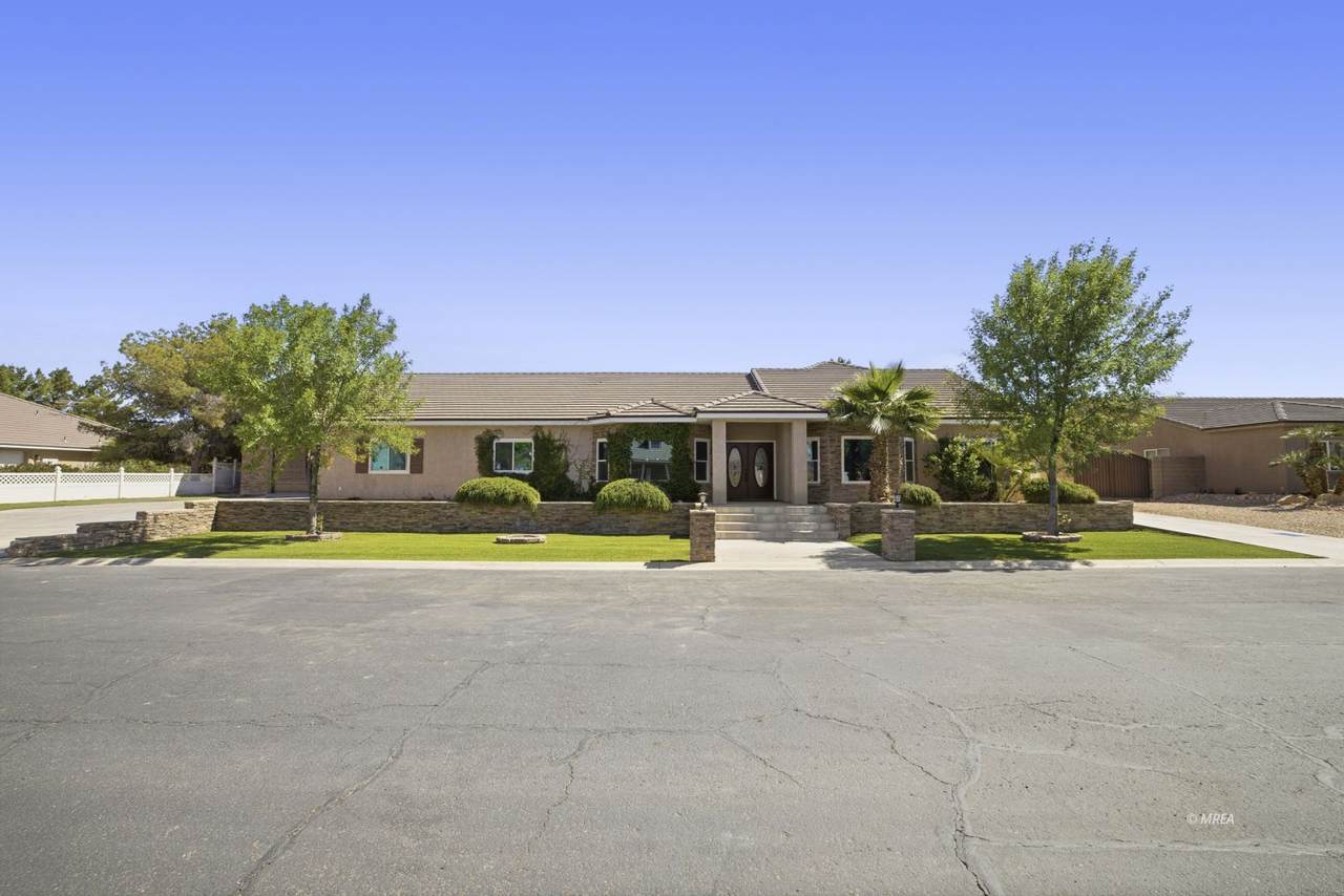 1373 Lake Valley Dr - Photo 1