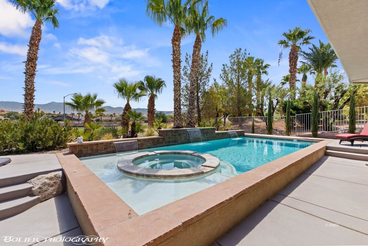 560 Rolling Hills - Photo 1