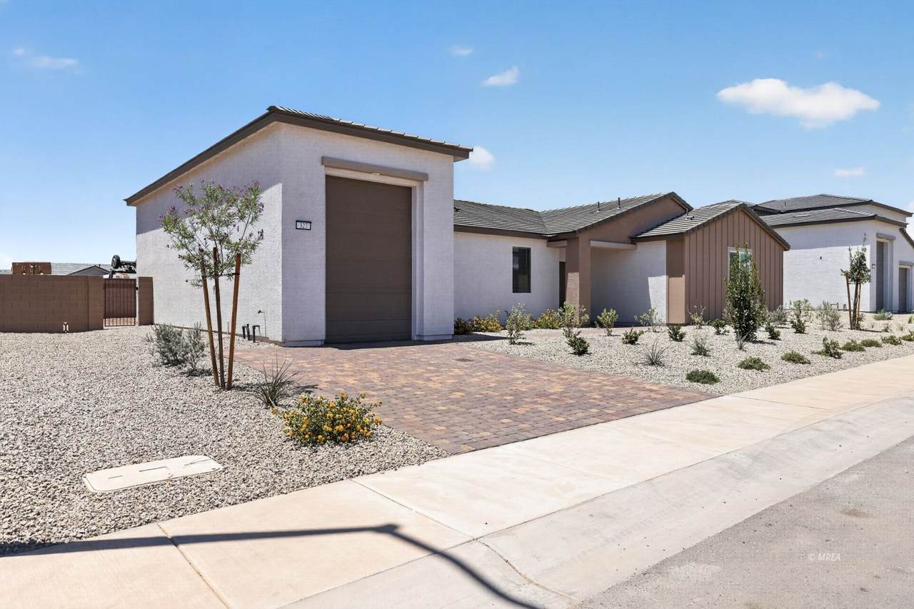 327 Sam Way - Photo 1