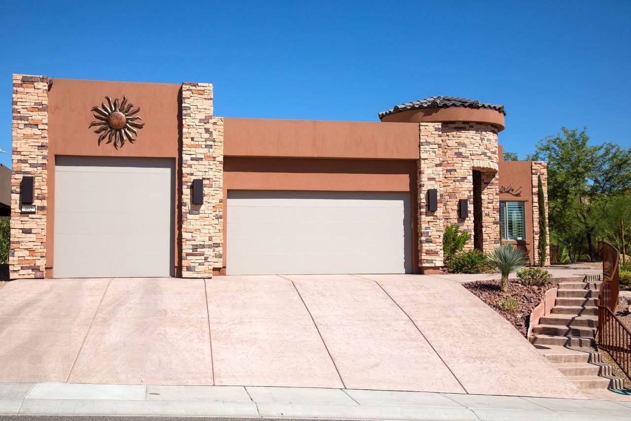 402 Links Dr - Photo 1