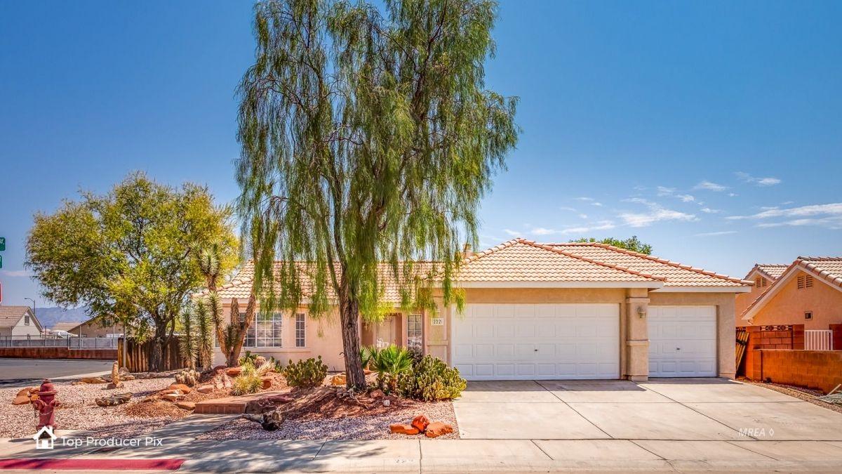 222 Laurel Way - Photo 1
