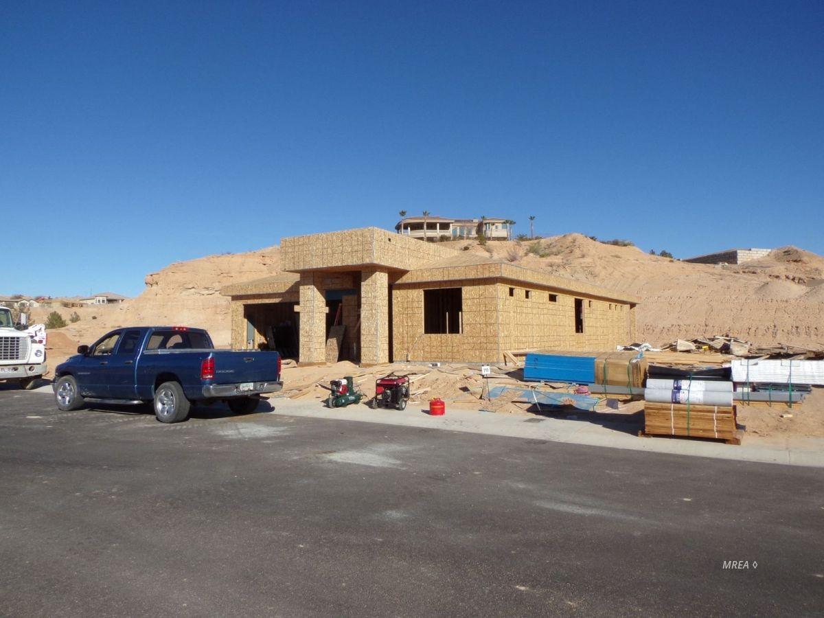552 Links Dr - Photo 1