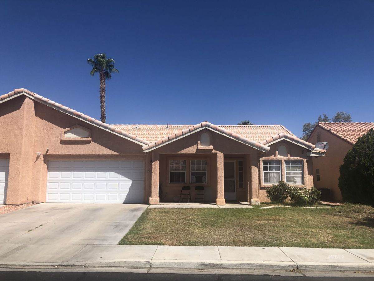 577 Emperor Ln - Photo 1