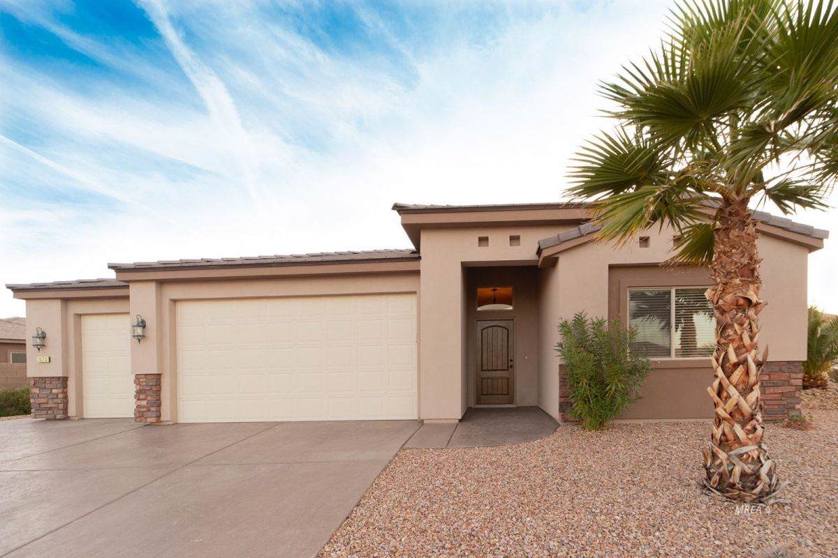 1373 Lexington Ln - Photo 1
