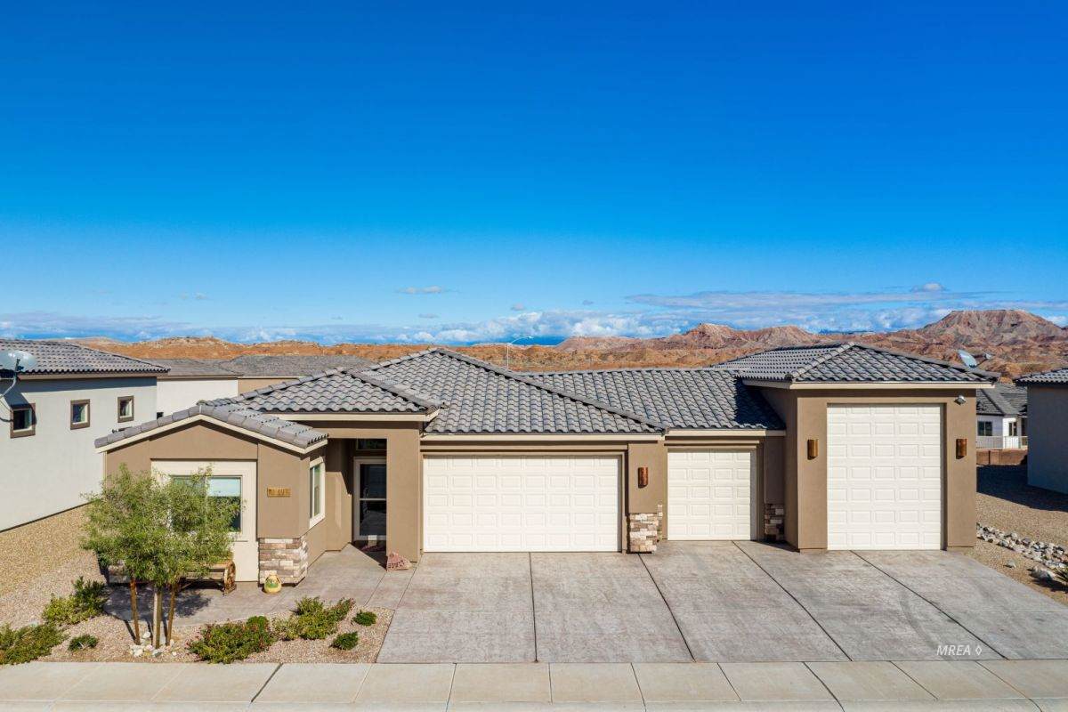 607 Dogwood Ln - Photo 1
