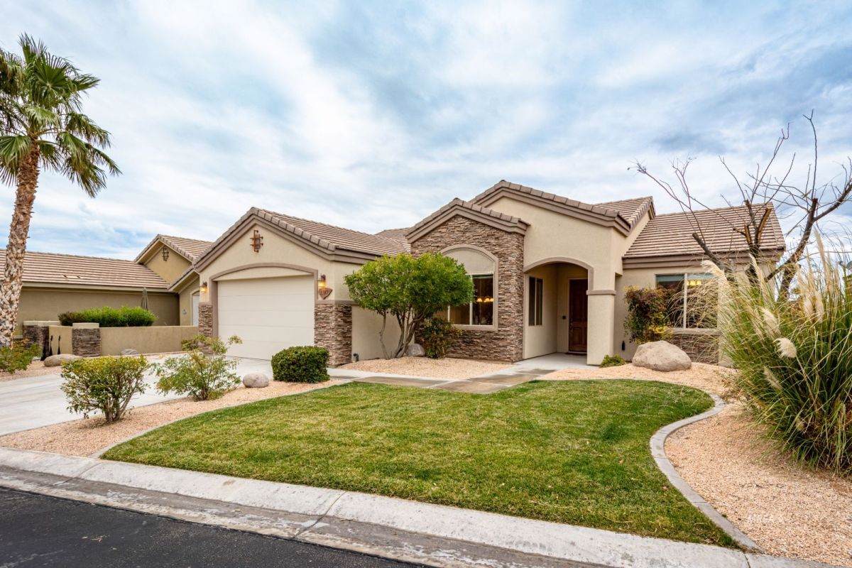 1387 Chaparral Dr - Photo 1