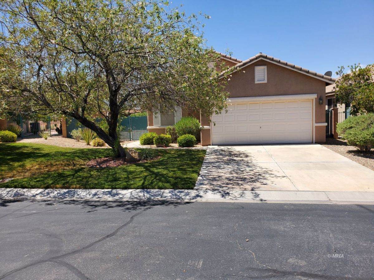 425 Canyon Dr - Photo 1