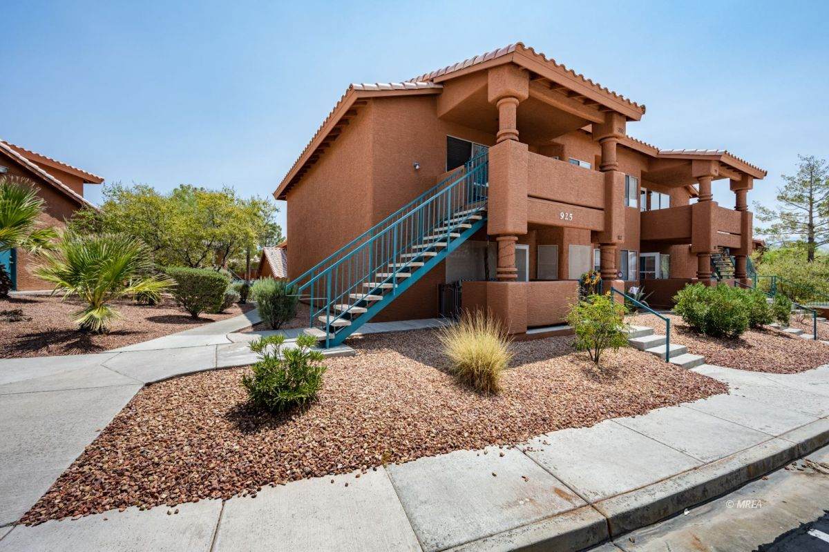 925 Mesquite Springs - Photo 1