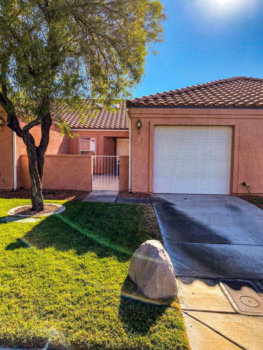 704 Appletree Ln - Photo 1