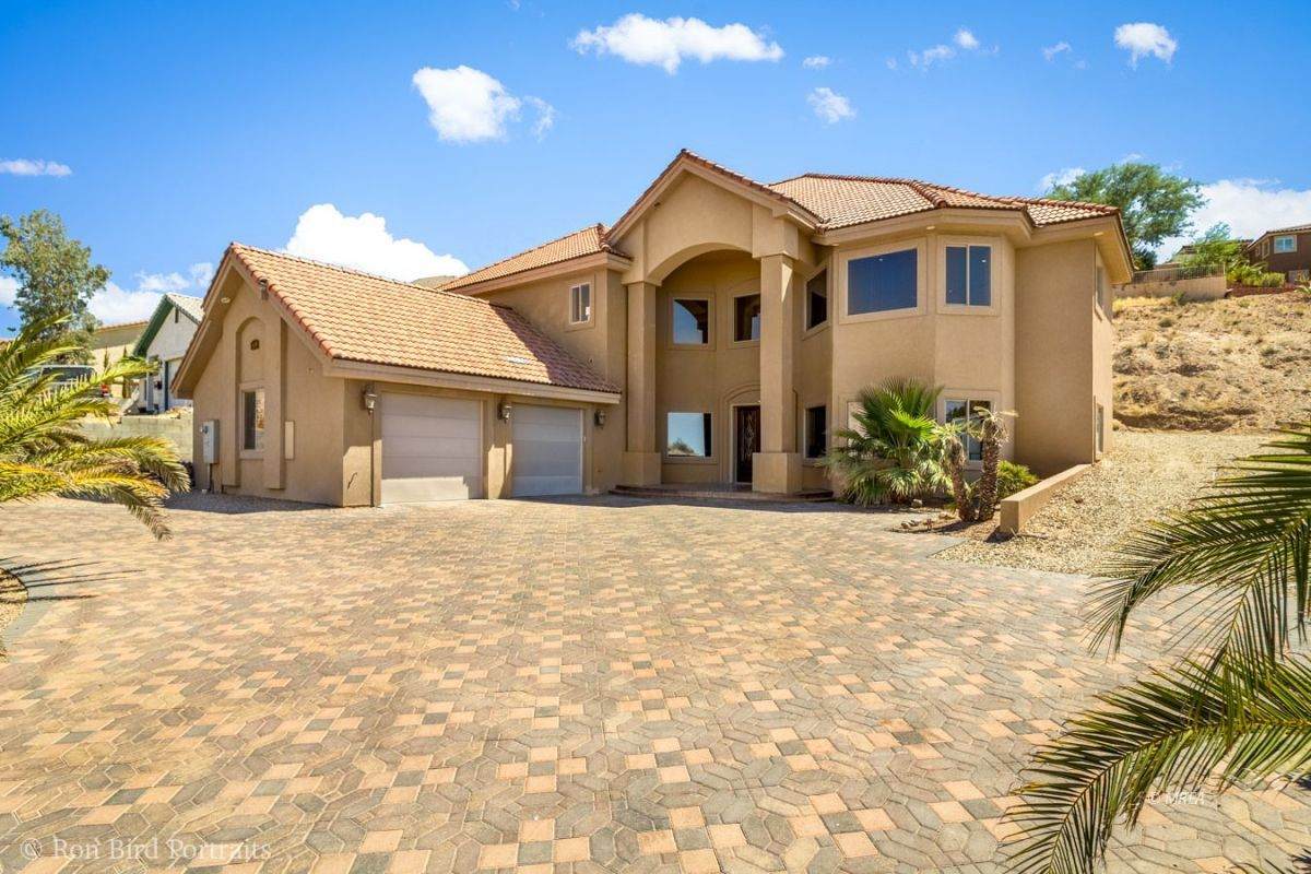 620 Hillside - Photo 1