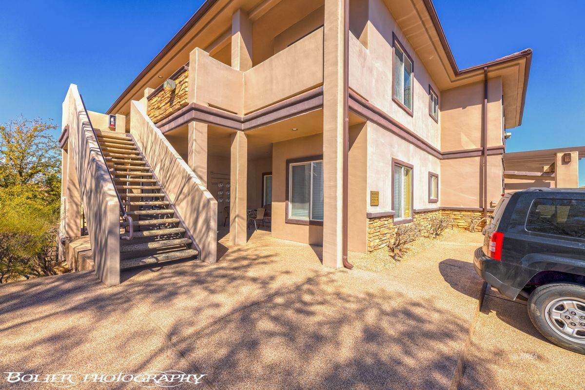 405 Paradise Parkway - Photo 1