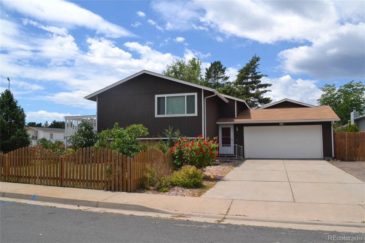 629 Empire Avenue - Photo 1