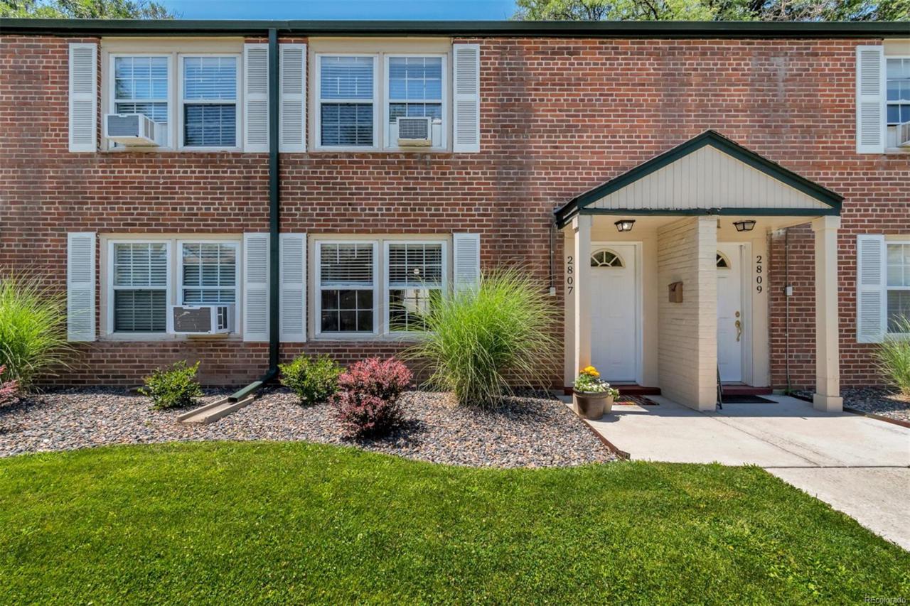 2807 Jasmine Street - Photo 1