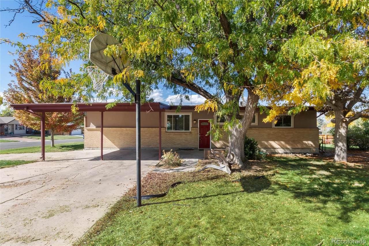 3095 Maplewood Avenue - Photo 1