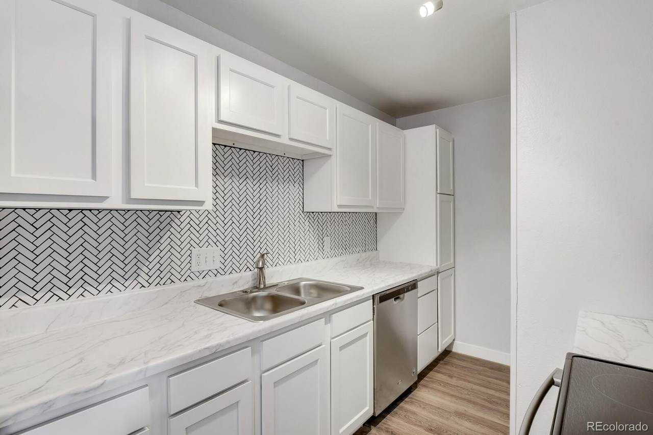 16359 10 Avenue - Photo 1