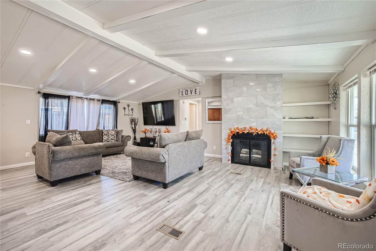 1095 Western Drive - Photo 1