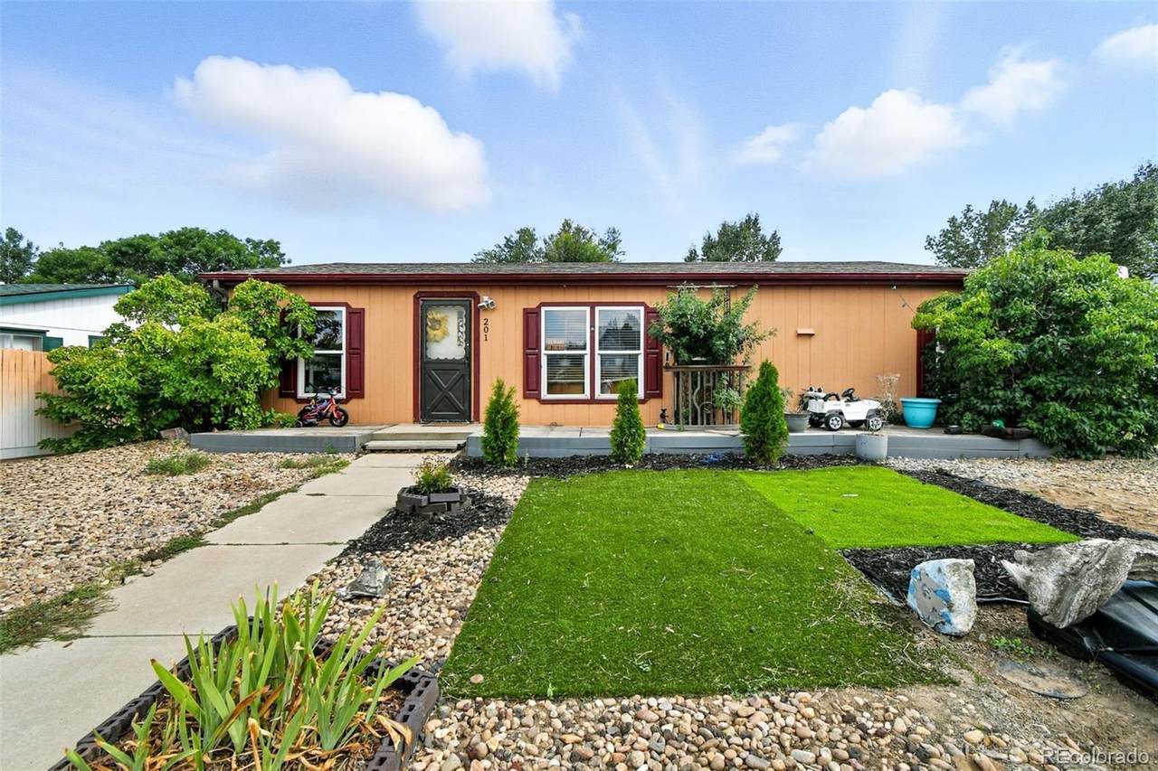 201 Spruce Avenue - Photo 1