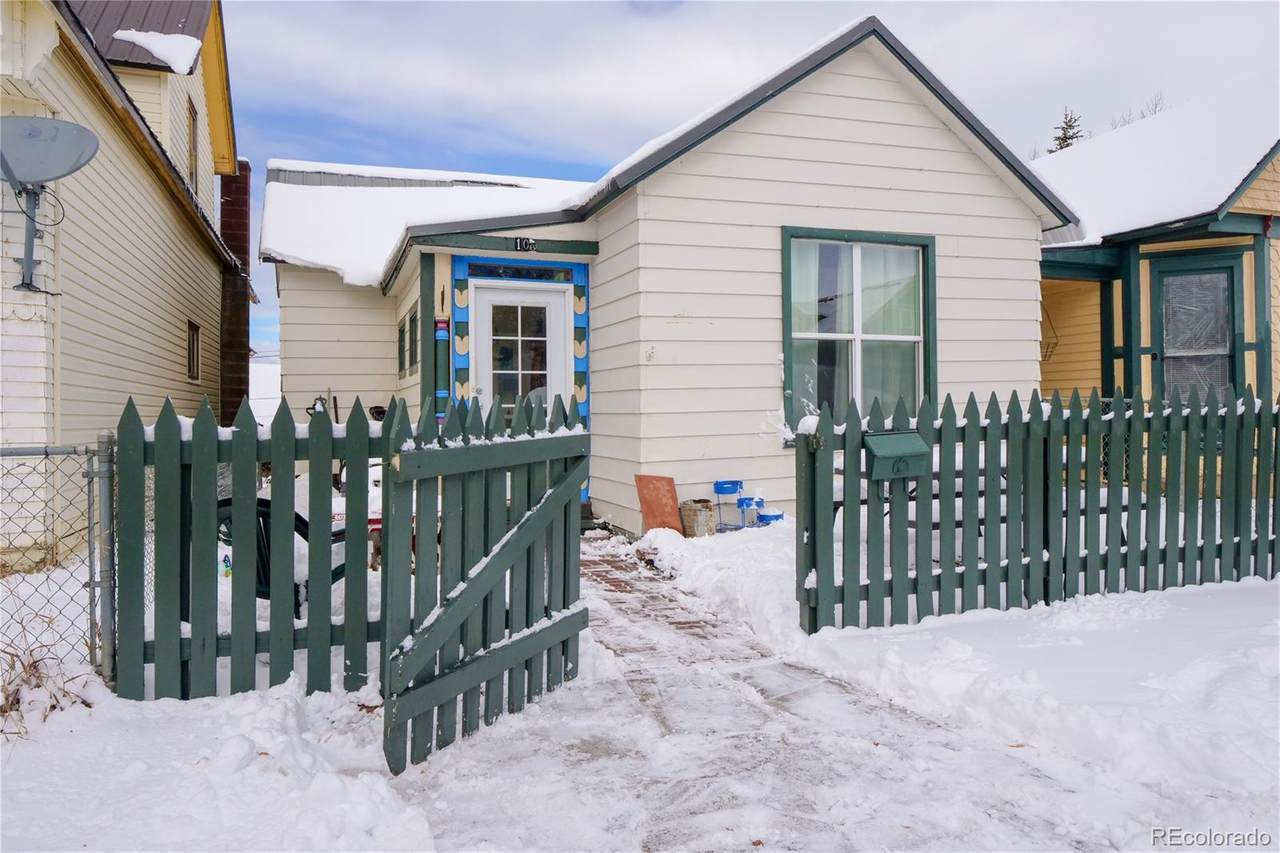 106 10TH Street - Photo 1