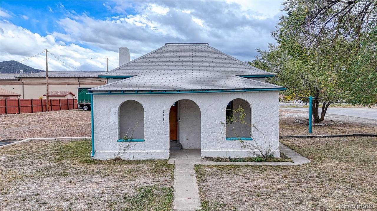 1345 E Street - Photo 1