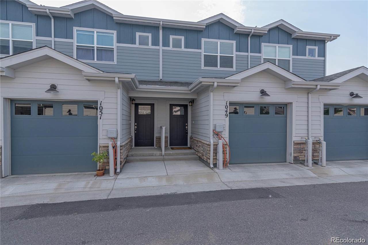 1049 Oak Circle - Photo 1