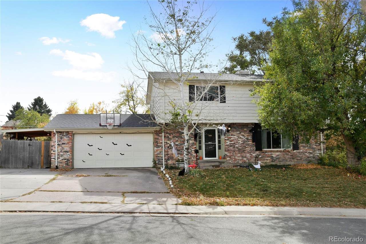 988 Davies Avenue - Photo 1