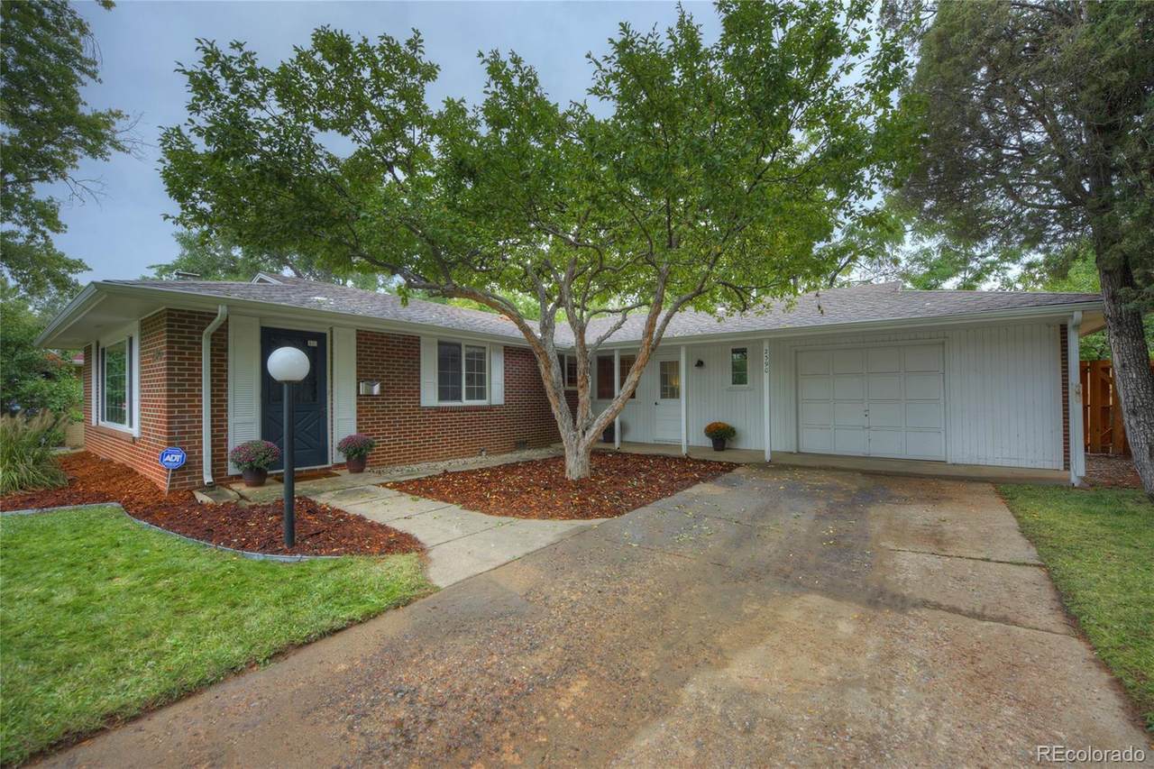 2390 Glenwood Drive - Photo 1