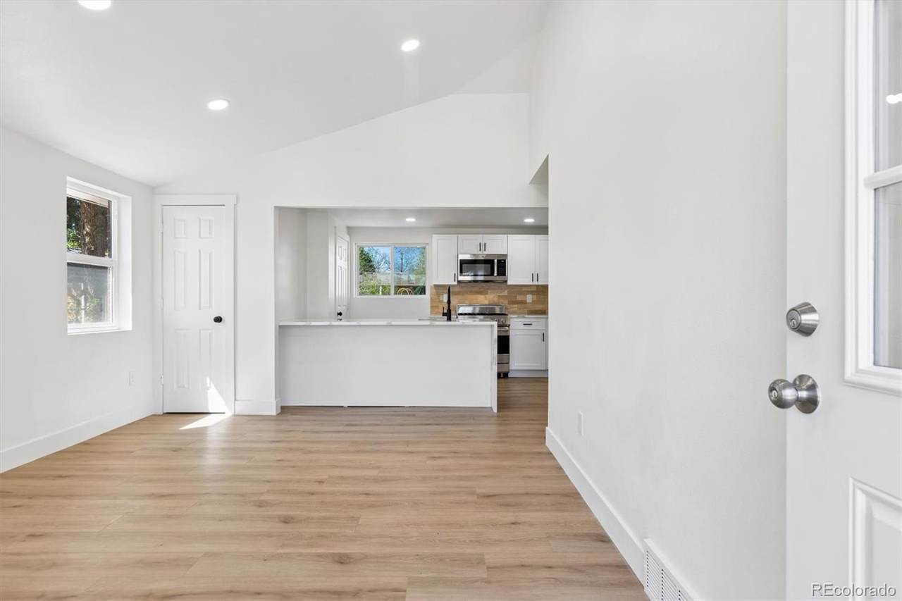 363 Ivy - Photo 1