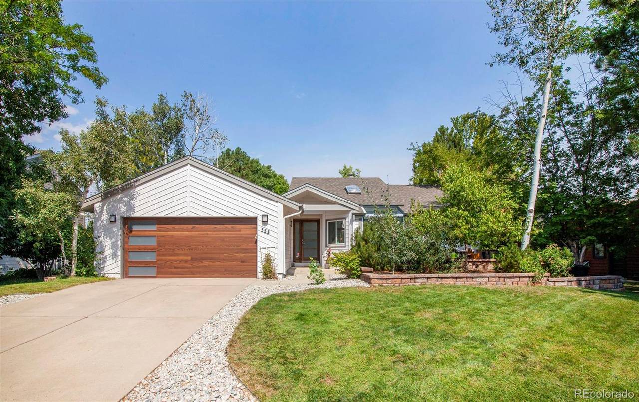555 Beech Place - Photo 1