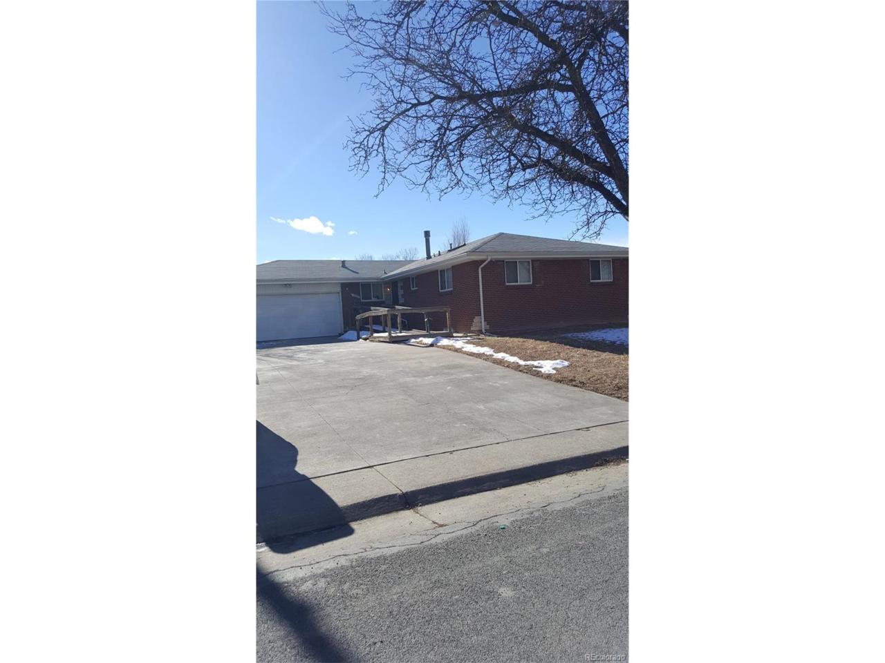 10690 E 11th Avenue, Aurora, CO 80010 (#2120596) :: Thrive Real Estate Group