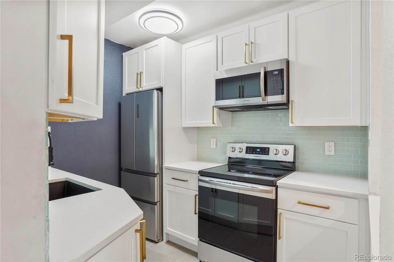 1175 Vine Street - Photo 1