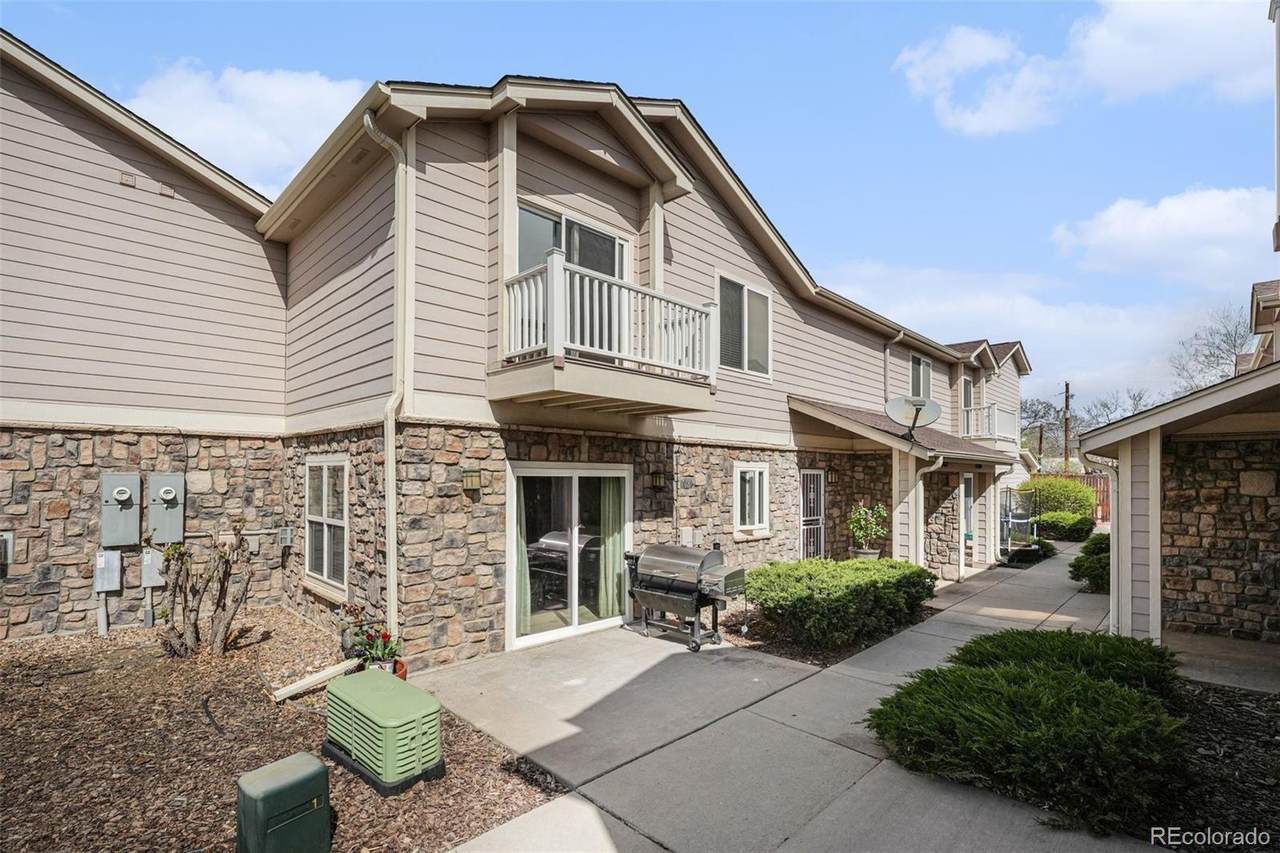 1565 Roseanna Drive - Photo 1