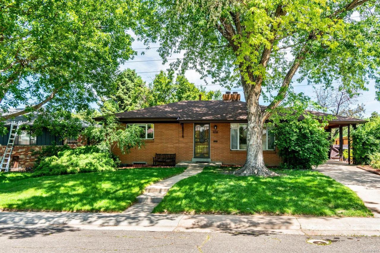 1688 Jasmine Street - Photo 1