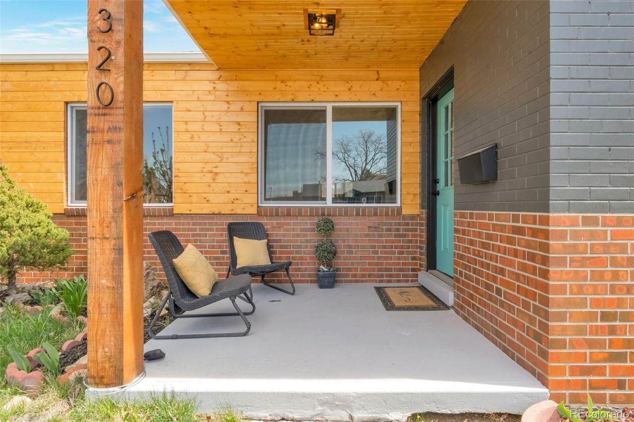 1320 Locust Street - Photo 1