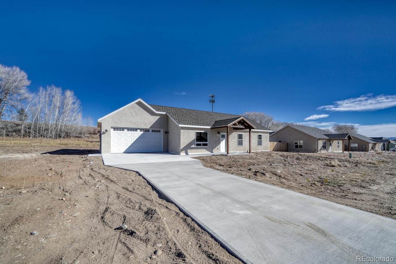 874 Hoover Circle - Photo 1