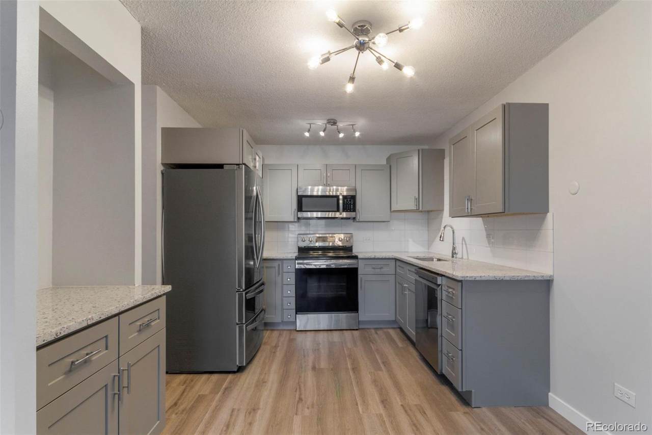 580 Clinton Street - Photo 1