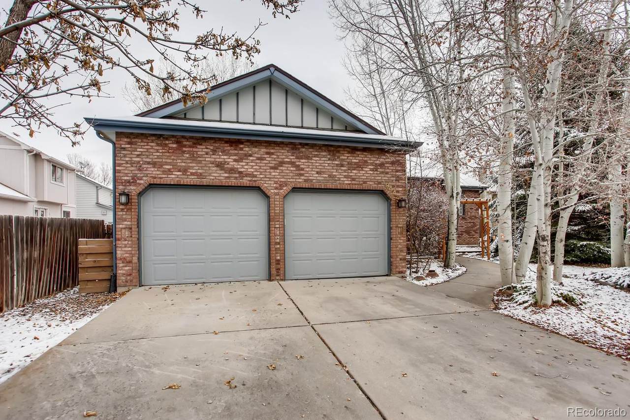 1944 Markham Court - Photo 1