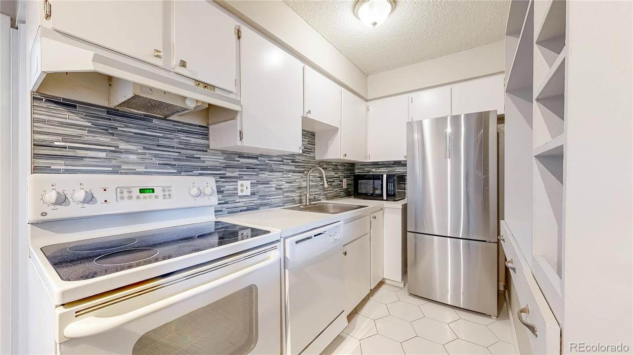 5770 Warren Avenue - Photo 1