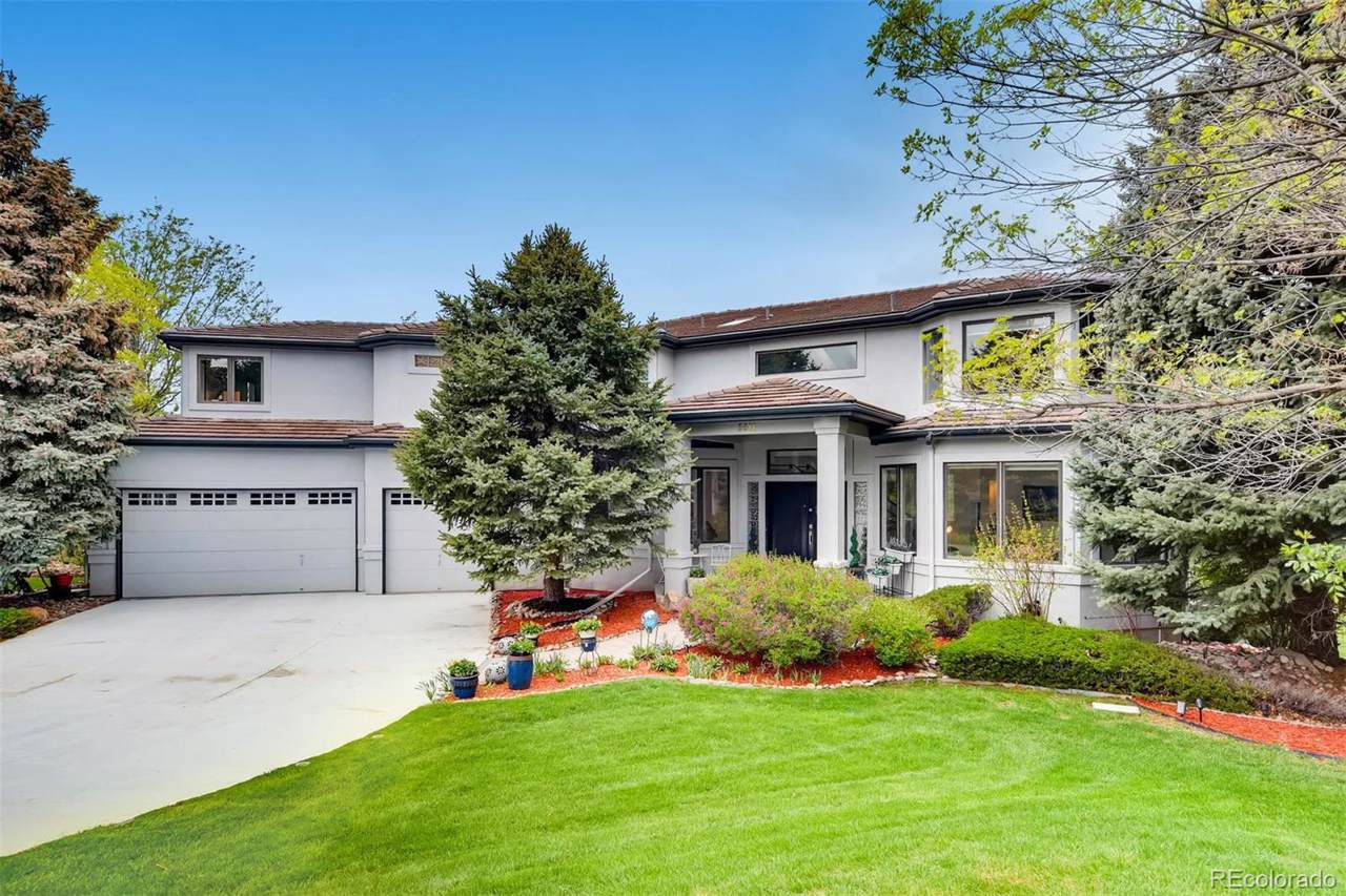 5511 Hawthorn Circle - Photo 1
