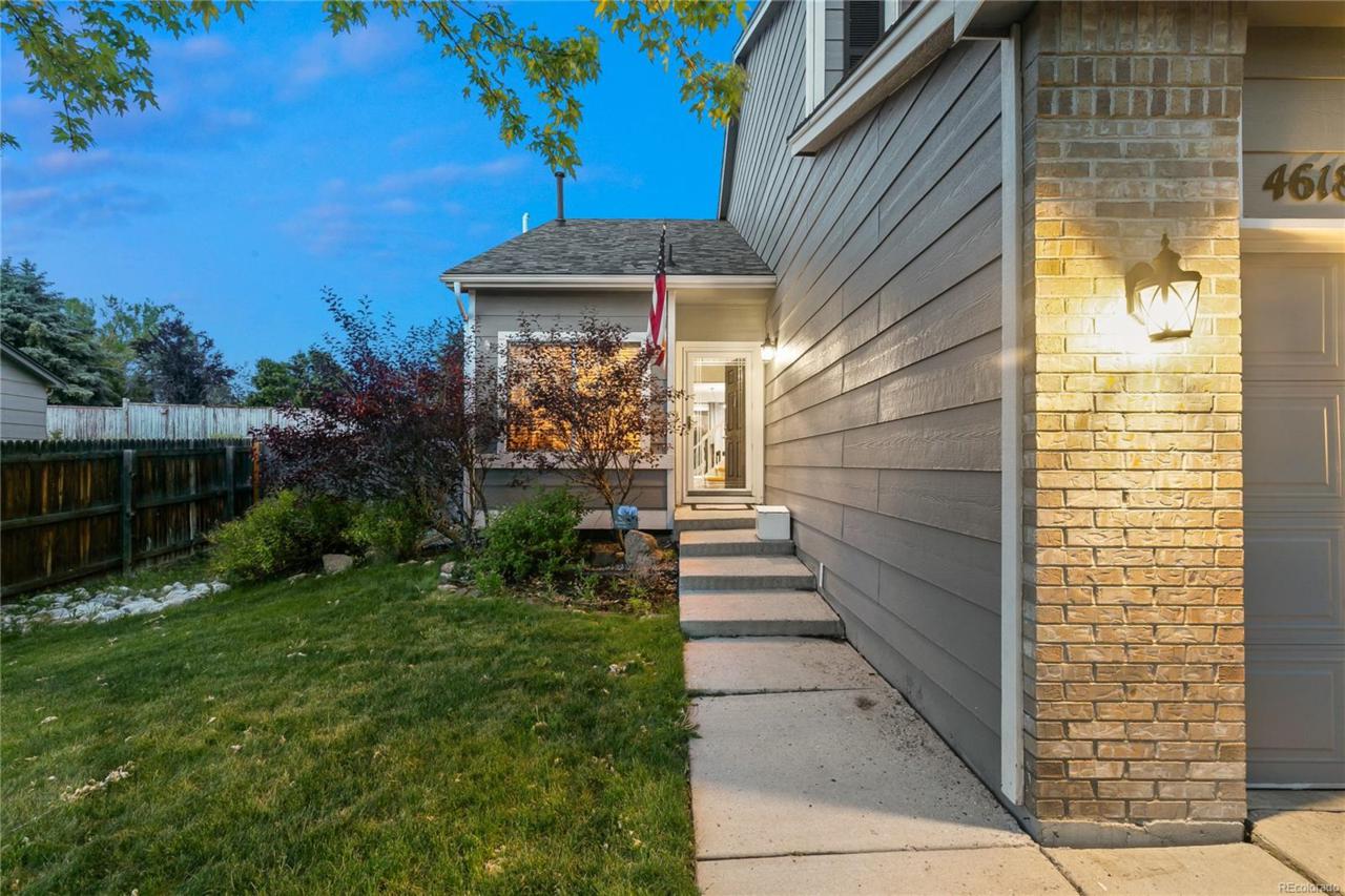 4618 Bennington Avenue - Photo 1