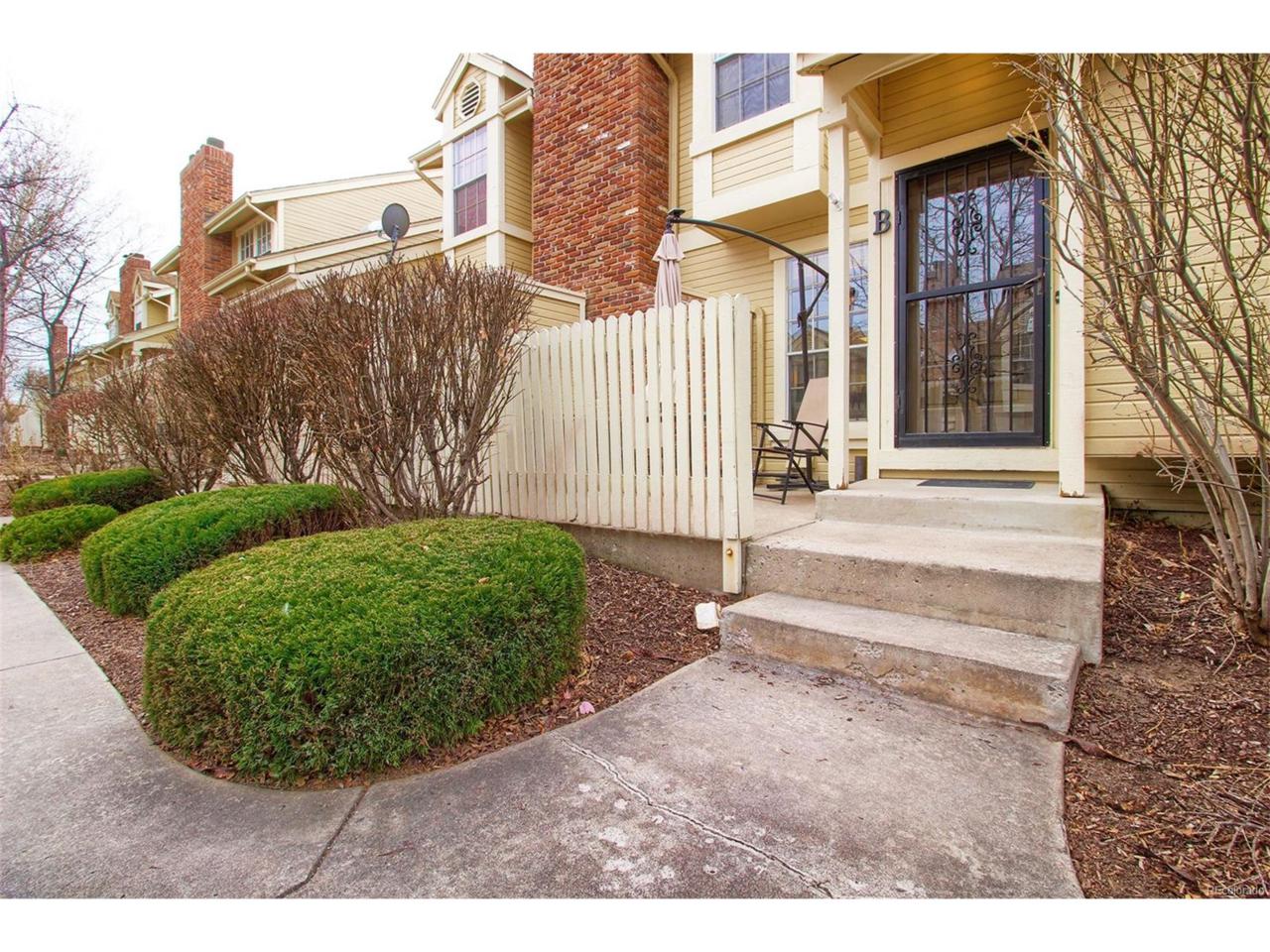 2852 W Long Drive B, Littleton, CO 80120 (#2703747) :: Thrive Real Estate Group