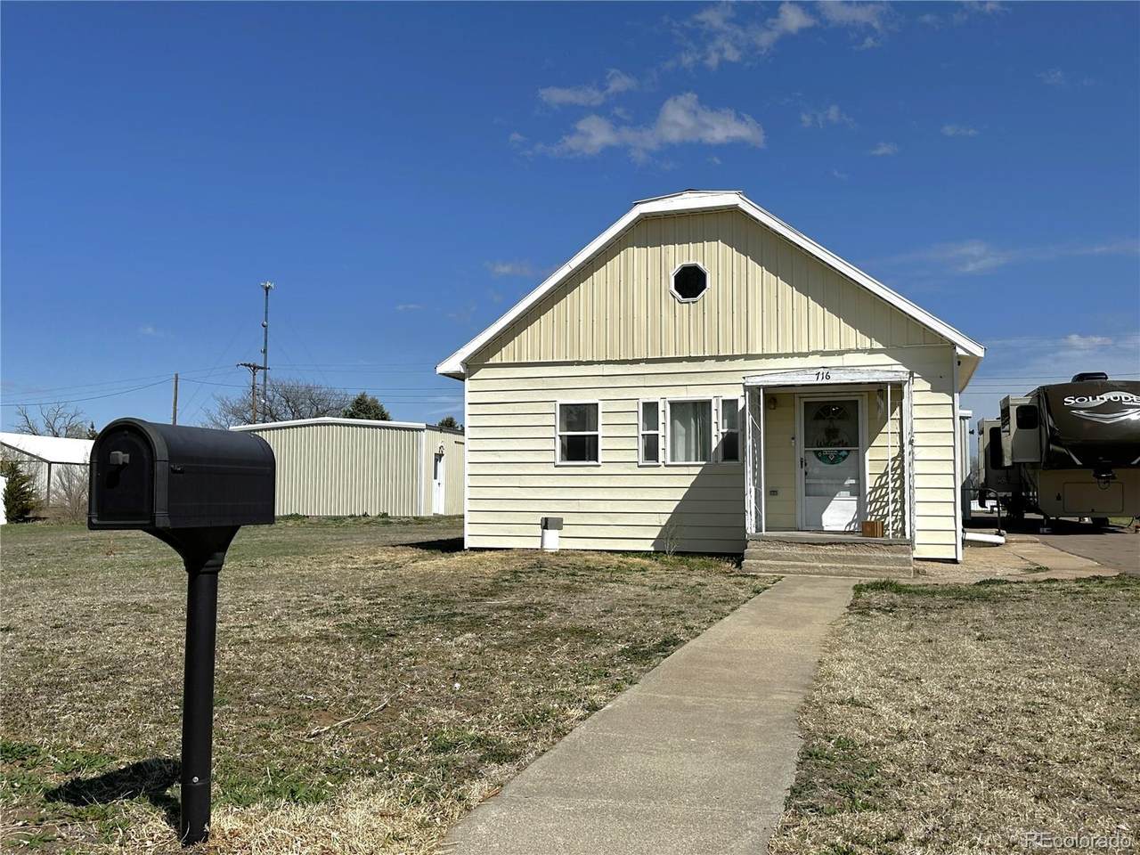 716 Pawnee Avenue - Photo 1