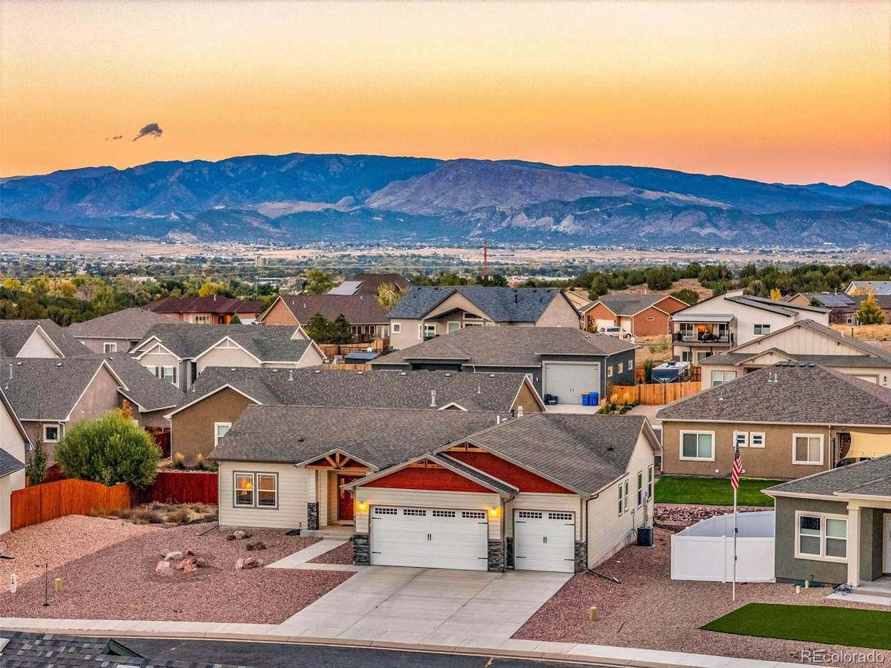 423 Frontier Pl - Photo 1