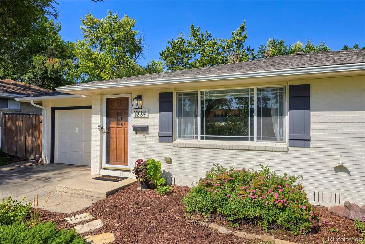 1039 Sunset Street - Photo 1