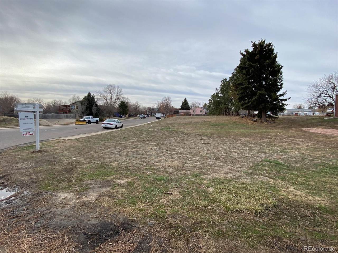15180 Montview Boulevard - Photo 1