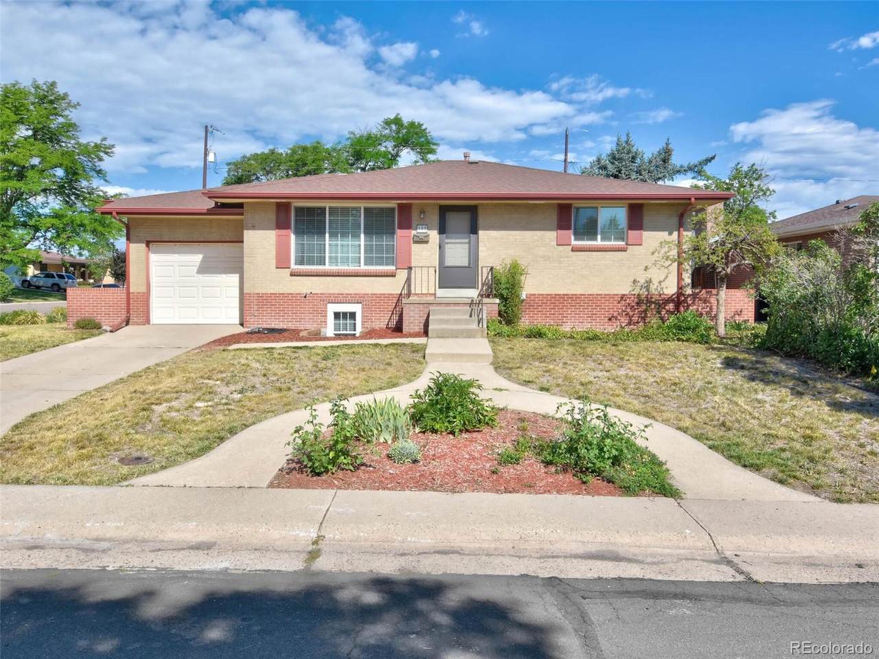 105 Jade Street - Photo 1