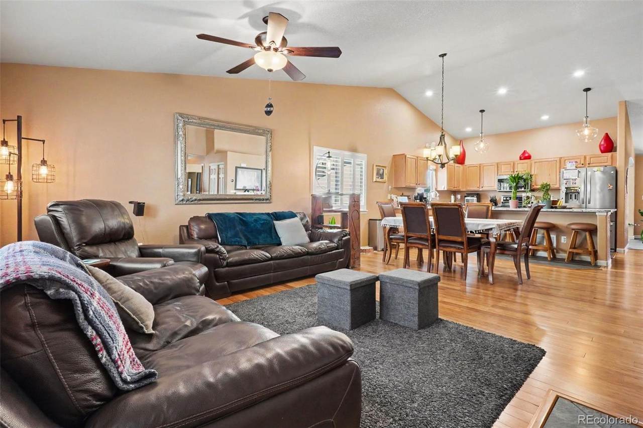 https://bt-photos.global.ssl.fastly.net/metrolist/1280_boomver_1_3352729-1.jpg