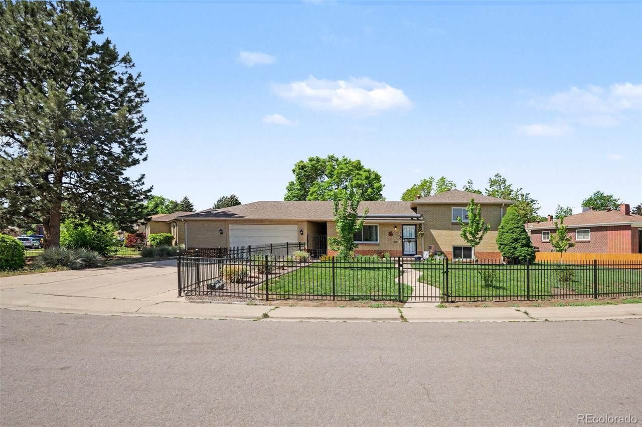 2567 Uno Way - Photo 1