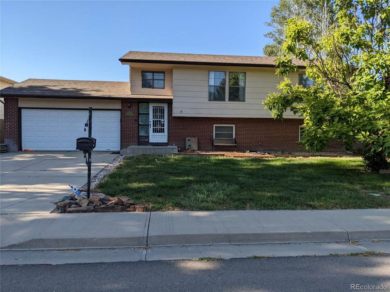 911 Pawnee Avenue - Photo 1